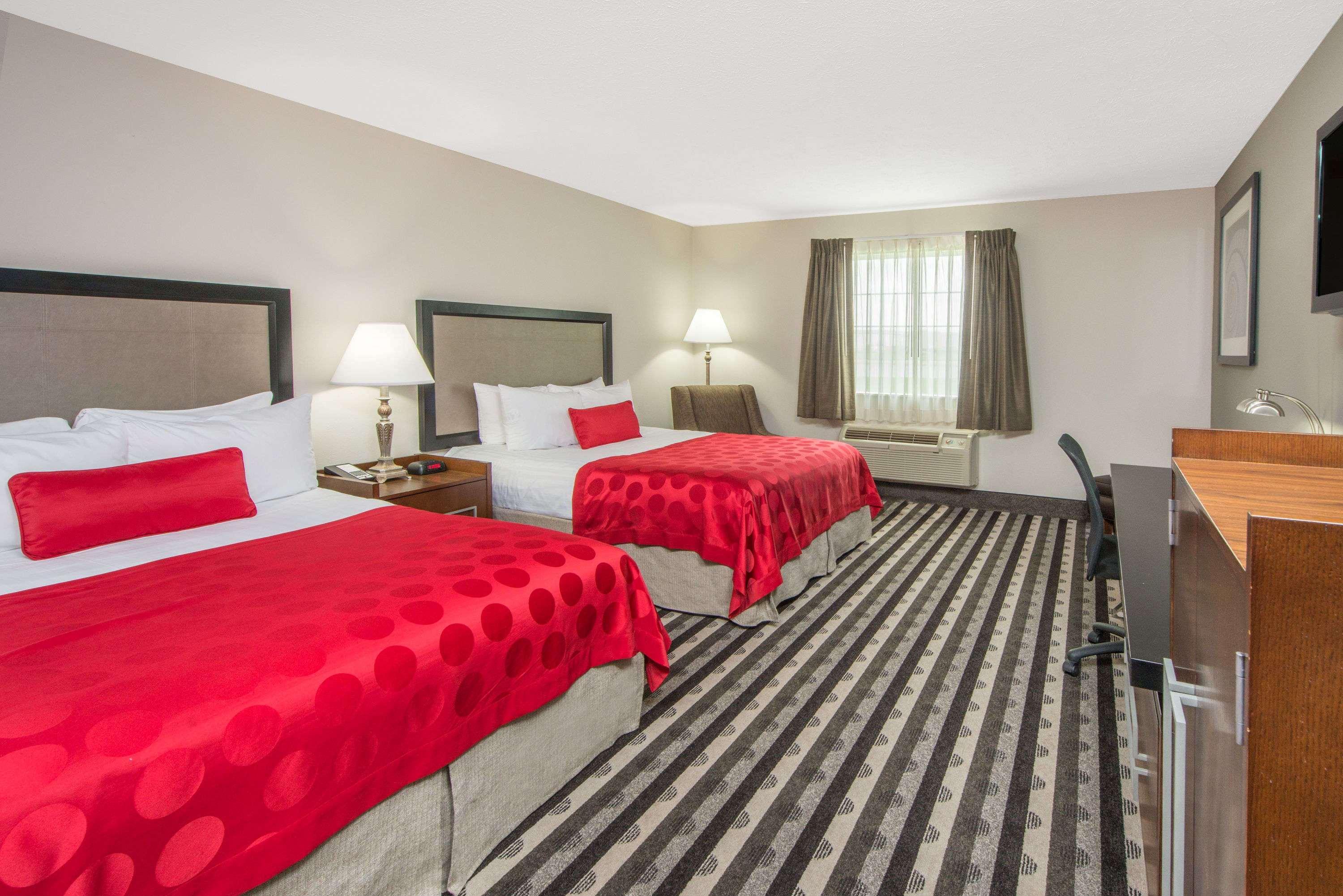 Ramada By Wyndham Springfield North Hotel Екстериор снимка