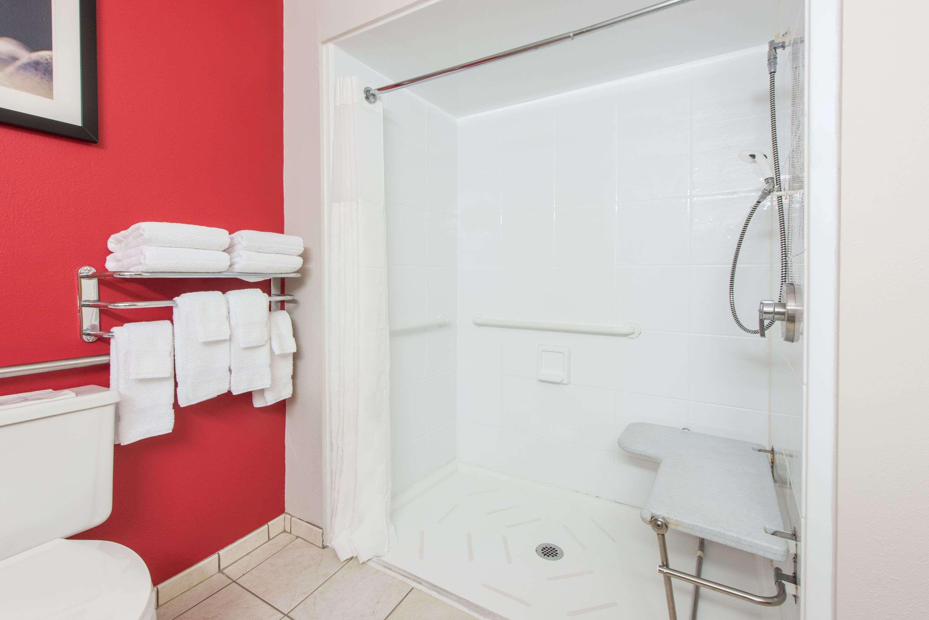 Ramada By Wyndham Springfield North Hotel Екстериор снимка