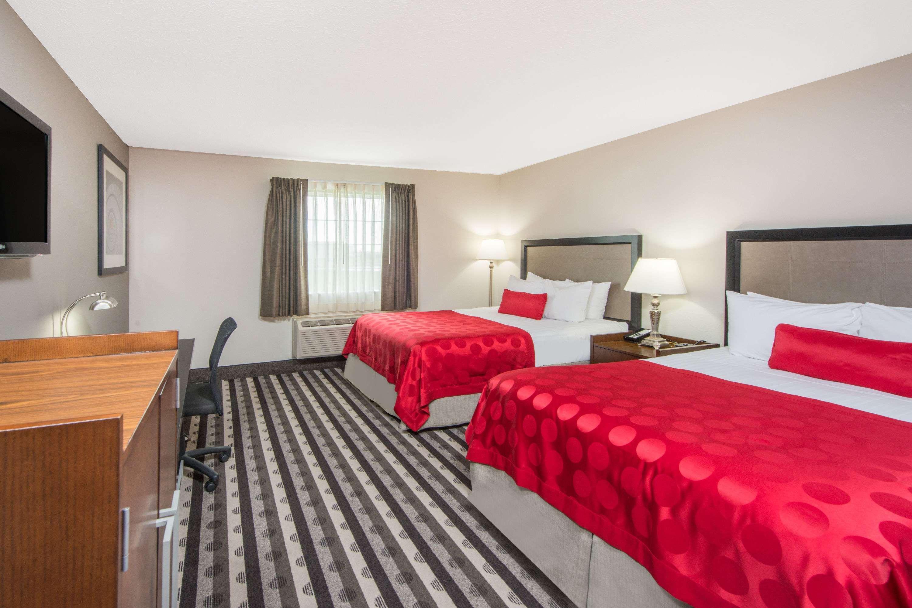 Ramada By Wyndham Springfield North Hotel Екстериор снимка
